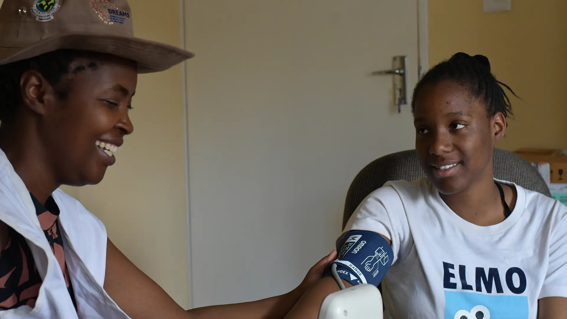 Un adolescente recibe tratamiento en un centro de MSF en Matapi.