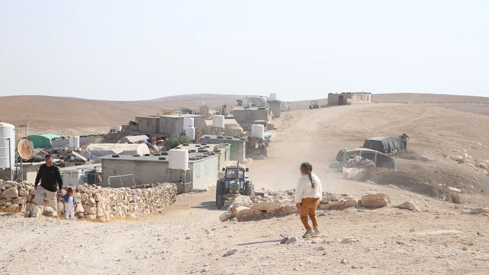 Los residentes de la comunidad de Al Majaz acuden a la clínica MSF, que ofrece servicios de atención primaria en la zona.