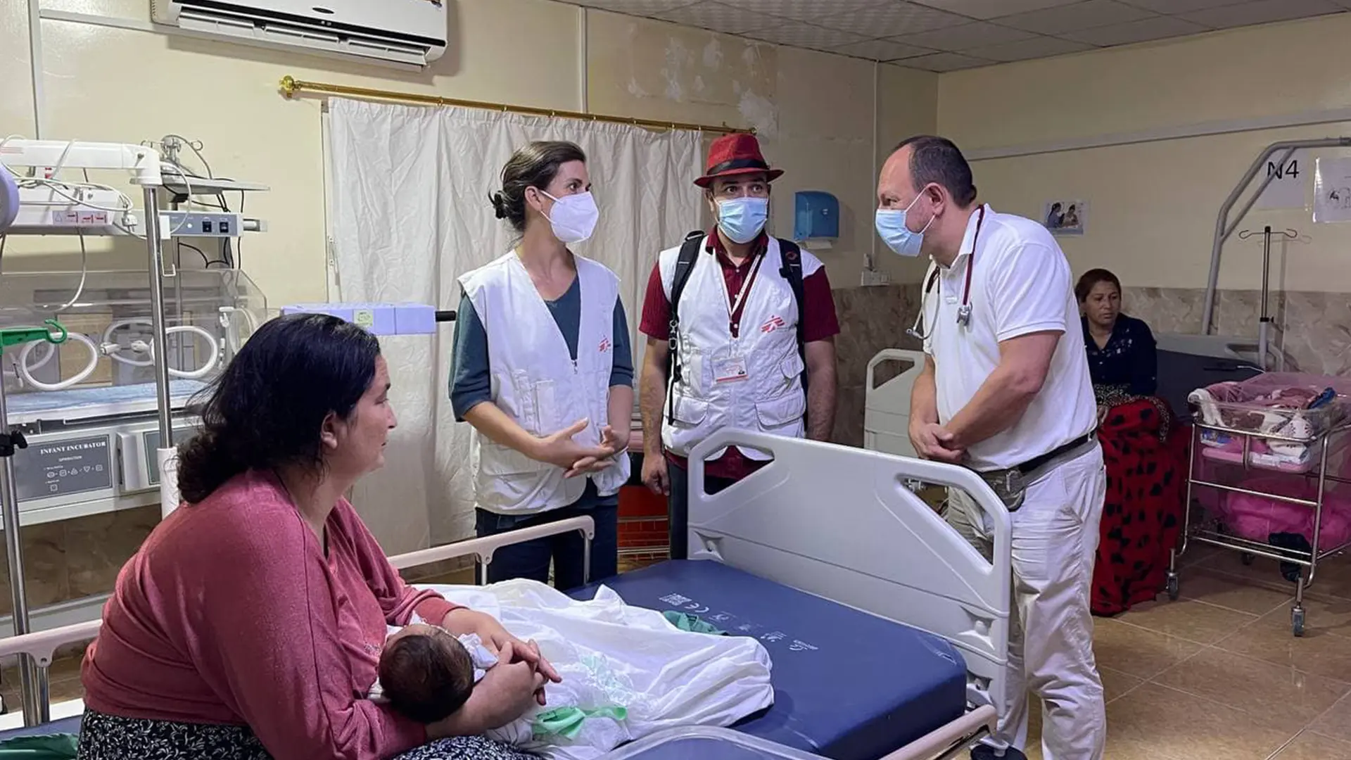 Equipo de MSF en una ronda dentro de la clínica Nablus en Mossul.