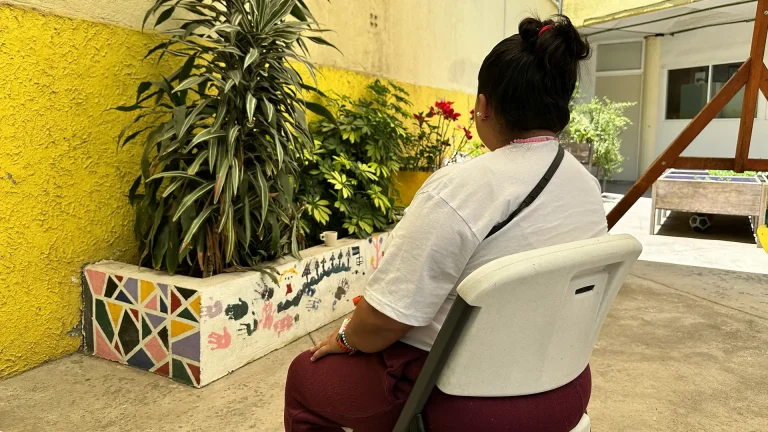 Una paciente del Centro de Atención Integral de la Ciudad de México fue dada de alta tras completar su tratamiento. Es sobreviviente de violencia sexual en la ruta migratoria tras huir de la violencia en su país de origen. Hoy ha recuperado su funcionalidad y continúa luchando por una vida mejor.