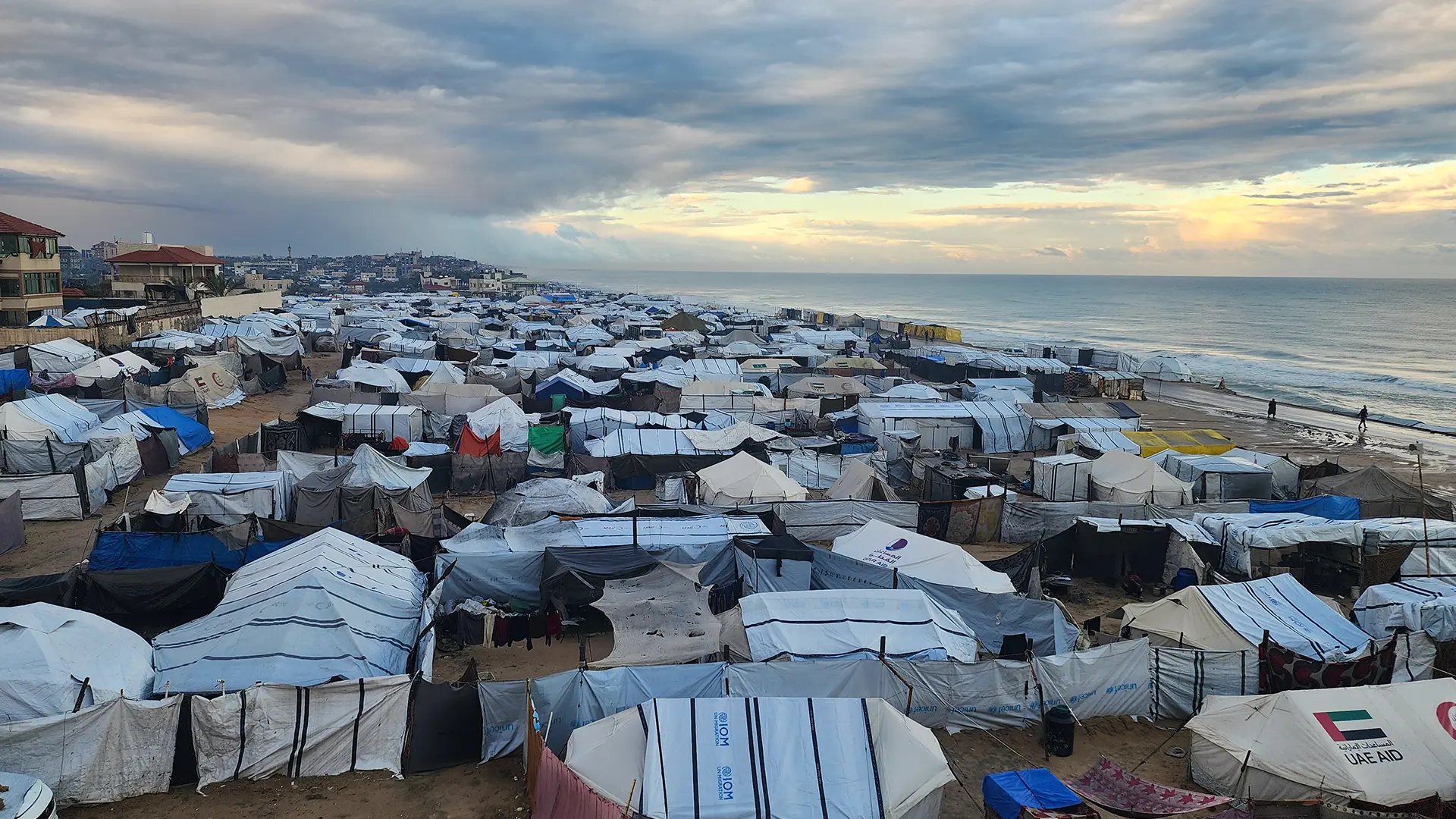 Campos improvisados ​​para personas desplazadas cerca de un hospital de campaña móvil en Deir Al-Balah. Gaza, Palestina, marzo de 2026.
