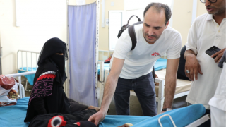 El Presidente Internacional de MSF el Dr. Christos Christou en su visita Yemen