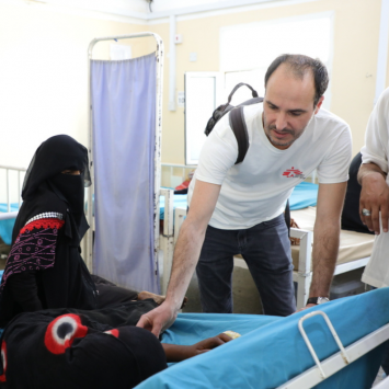 El Presidente Internacional de MSF el Dr. Christos Christou en su visita Yemen