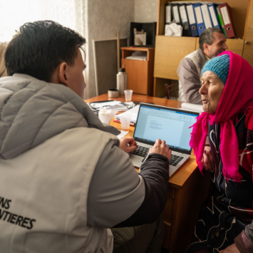 Un equipo de voluntarios locales ayuda a MSF a llegar a los pacientes en el sur de Ucrania