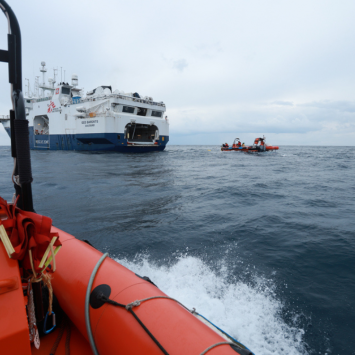 Rescate del equipo de MSf en el mar Mediterráneo a bordo del Geo Barents