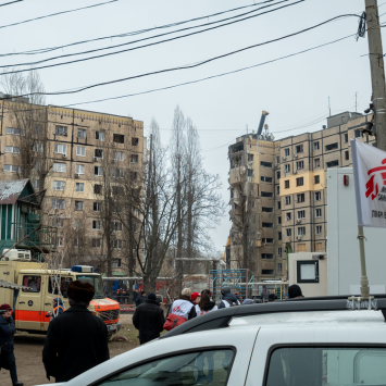 Equipos de MSF brindan asitencia a las personas sobrevivientes de la explosión en Dnipró, Ucrania
