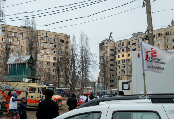 Equipos de MSF brindan asitencia a las personas sobrevivientes de la explosión en Dnipró, Ucrania