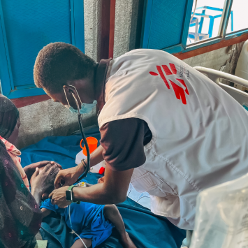 En junio, MSF comenzó a brindar atención a personas desplazadas del Nilo Azul en tres clínicas
