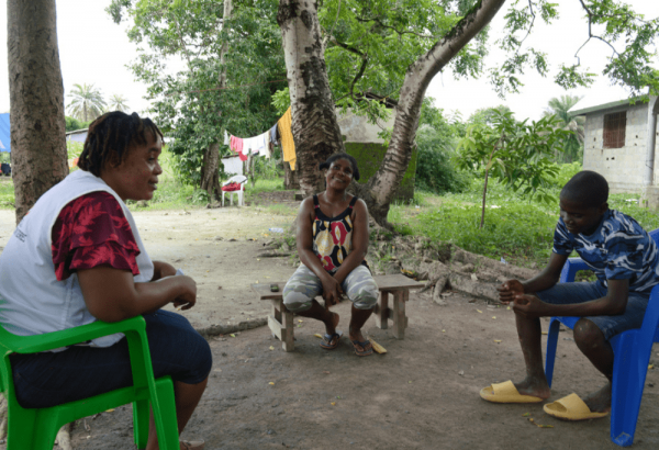 MSF y el Ministerio de Salud de Liberia brindan tratamiento a las personas con epilepsia.