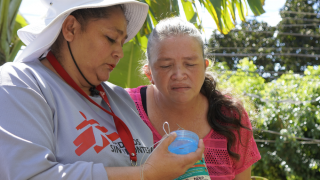 Médicos Sin Fronteras y la comunidad, un equipo contra el dengue en Honduras