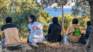 MSF brinda asistencia de emergencia -primeros auxilios médicos y psicológicos- a las personas que llegan a las islas de Lesbos y Samos