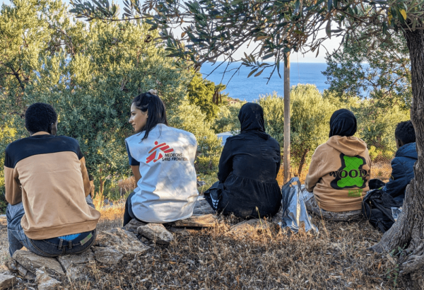 MSF brinda asistencia de emergencia -primeros auxilios médicos y psicológicos- a las personas que llegan a las islas de Lesbos y Samos