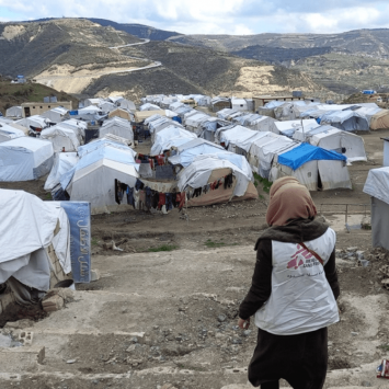 MSF responde a las emergencias en un campo para personas desplazadas en el noroeste de Siria