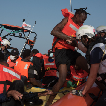 Cinco ONG denunciamos ante la Comisión Europea la ley italiana que restringe las actividades de búsqueda y salvamento en el mar de los buques humanitarios