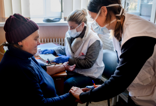 MSF brinda atención médica a las mujeres, y apoyo al personal sanitarios local para ayudarles a mejorar su trabajo