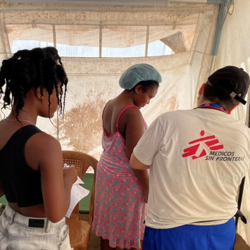 MSF brinda atención a cientos de migrantes llegan a los centros de acogida tras atravesar la selva del Darién