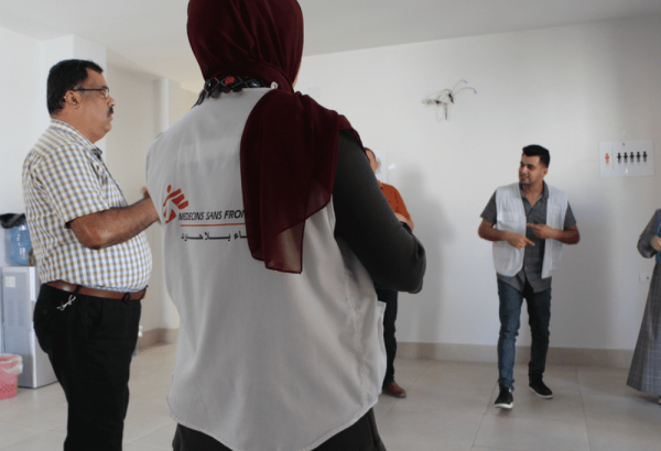 Psicólogos de MSF en una sesion de "Cuidar a quienes cuidan" un proyecto en Gaza.