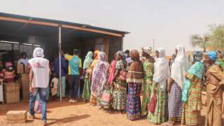 MSF distribuyó galletas BP-5 en Djibo, Burkina Faso