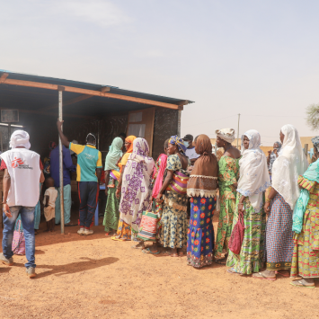 MSF distribuyó galletas BP-5 en Djibo, Burkina Faso