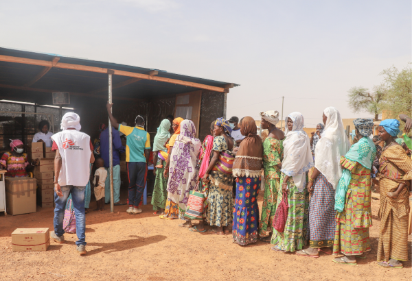 MSF distribuyó galletas BP-5 en Djibo, Burkina Faso