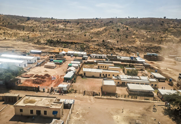 En 2020, MSF transformamos el hospital de la ciudad de Rokero en un centro de atención médica especializado. Nuestros equipos gestionan el departamento de hospitalización, la sala de emergencias, el centro de alimentación terapéutica, las salas de maternidad y parto y la sala de observación. Sudán, febrero de 2023. © MSF