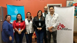 Equipo de Médicos Sin Fronteras en Honduras tras firmar el acuerdo de trabajar junto con las autoridades sanitarias de San Pedro Sula y del departamento de Cortés hasta 2027.