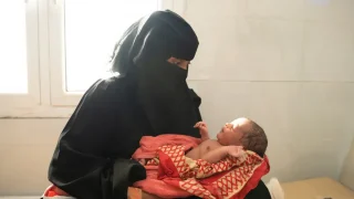 Raheema Mohamed Ali, de 25 años, de Mocha, en la maternidad de MSF en el Hospital General de Mocha, Yemen.