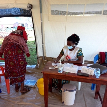 La clínica de MSF en el campo de Nyakabande, Uganda, donde viven 18,000 personas refugiadas congoleñas. © Théo  Wanteu/MSF