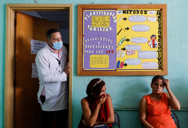 “La consolidación de la consulta de planificación familiar ha sido un gran logro durante mi trabajo en Médicos Sin Fronteras. Las pacientes son atendidas por un equipo médico especializado compuesto por personal de MSF y personal del hospital previamente capacitado”. Jusluis, Médico Gineco-obstetra de MSF. © Jesus Vargas / MSF