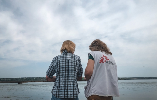 Nuestros equipos en Ucrania brindan atención en salud mental a las personas que han huido de los intensos enfrentamientos en el sur y este de Ucrania. © Faris Al-Jawad