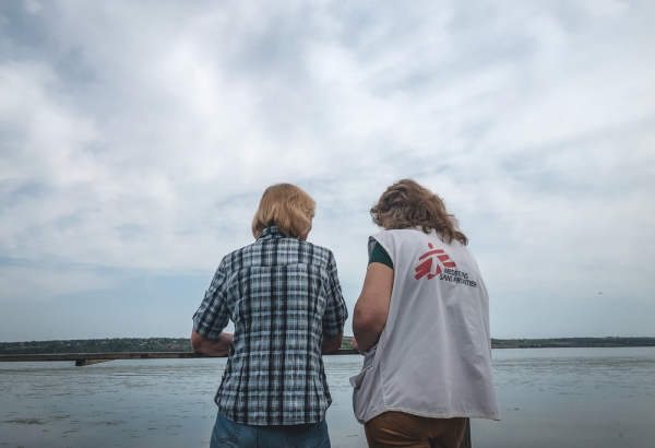 Nuestros equipos en Ucrania brindan atención en salud mental a las personas que han huido de los intensos enfrentamientos en el sur y este de Ucrania. © Faris Al-Jawad
