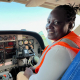 La coordinadora de vuelo adjunta Stella Mwikali en el aeropuerto de Juba. © Verity Kowal/MSF