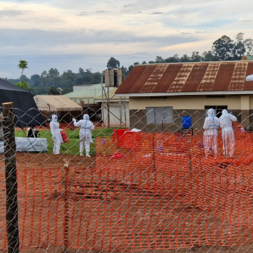 MSF abre dos centros de tratamiento en Mubende y Madudu, en Uganda.