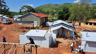 MSF construye el segundo Centro de Tratamiento del Ébola en Mubende