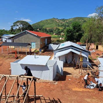 MSF construye el segundo Centro de Tratamiento del Ébola en Mubende