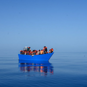 Un rescate realizado por el Geo Barents de MSF el 27 de octubre. Eran 66 personas que viajaban en un bote de Madera. © Candida Lobes/MSF