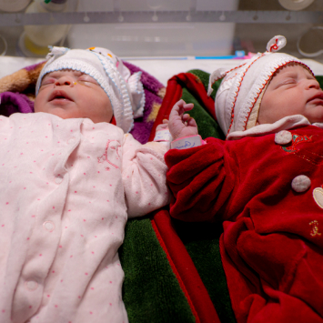 Elain y Selain, gemelas nacidas en instalación de MSF