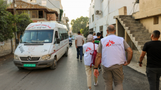 MSF brinda sistencia tras el bombardeo en el campo para personas refugiadas en Jenín