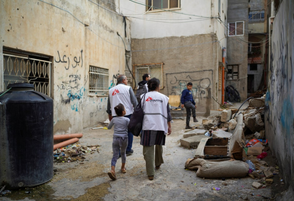 El 28 de noviembre de 2023, el presidente internacional de MSF, el Dr. Christos Christou, visitó el campo para personas refugiadas de Jenin y el hospital Khalil Suleiman apoyado por MSF. © Tetiana Gaviuk / MSF