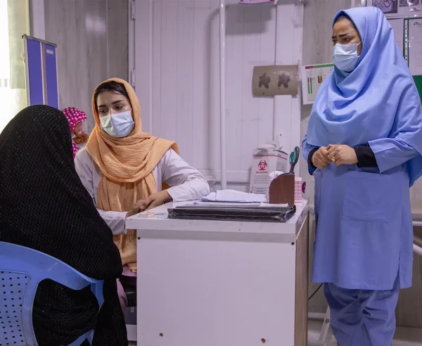 Atención pediátrica en Herat, Afganistán.