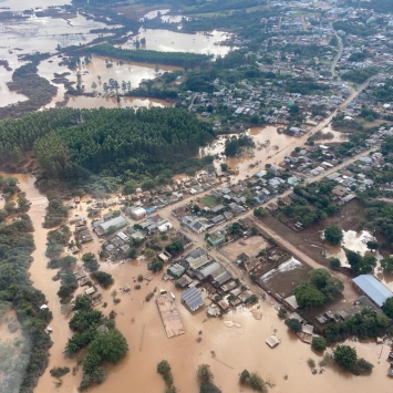 Una fotografía aérea que muestra la devastación causada por las inundaciones.