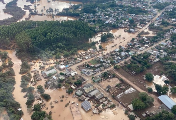 Una fotografía aérea que muestra la devastación causada por las inundaciones.