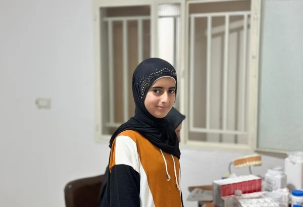 Zahra, 11 años, de Aita Al Shaab, desplazada en Tayr Felsay, al sur del Líbano.