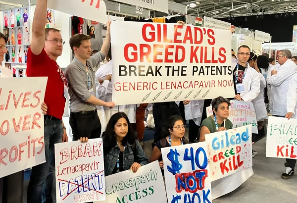 Movilización de MSF en la Conferencia Internacional sobre el Sida de 2024 en Munich, exigiendo una reducción del precio de los medicamentos de profilaxis previa a la exposición de acción prolongada.