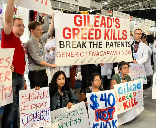 Movilización de MSF en la Conferencia Internacional sobre el Sida de 2024 en Munich, exigiendo una reducción del precio de los medicamentos de profilaxis previa a la exposición de acción prolongada.