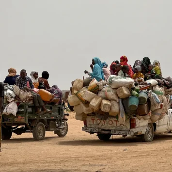 Varios grupos de personas desplazadas llegan a la localidad de Tawila huyendo de la violencia, los bombardeos y la escasez de alimentos. Proceden sobre todo de El Fasher y de campamentos cercanos, como Zamzam y Abu Shok. Sudán © MSF