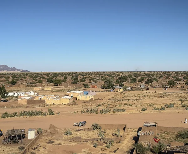 Vista general del paisaje alrededor de Tawila. Ubicada a unos 60 kilómetros de El Fasher. Darfur Norte, Sudán, diciembre de 2024.