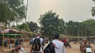 Personal de MSF brindan primeros auxilios psicológicos a los pacientes en clínicas móviles y en el campo temporal del municipio de Chan Mya Thar Si, Mandalay.