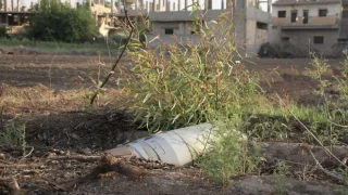 En Deir ez-Zor, las calles y los campos están contaminados con restos explosivos de guerra. Siria, mayo de 2025.