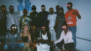 Jóvenes con VIH comparten su vida cotidiana, esperanzas y desafíos, ofreciendo una perspectiva única e íntima sobre una realidad a menudo invisible. República Democrática del Congo.